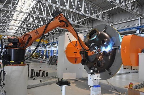 這家中國家電巨頭5年研發投入高達200億,研發出遠程醫療機器人
